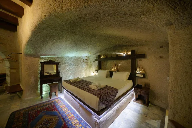 جناح بسرير كينج بشرفة، Shoestring Cave House 1/2