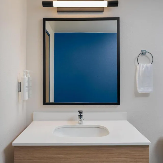 غرفة بسرير كينج وسريرين كوين، Spark by Hilton Seattle Airport 9/10