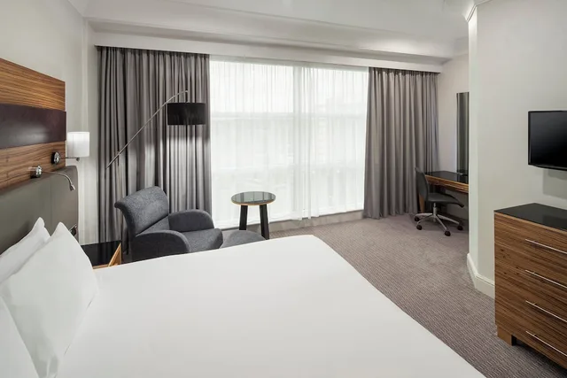 غرفة بريميوم بسرير كينج مع دخول صالة النادي، Crowne Plaza Nottingham 3/4
