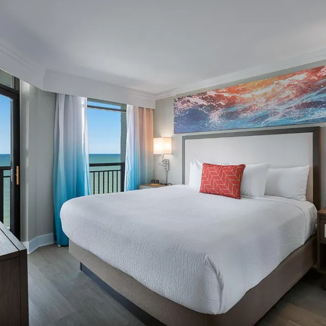 3 Bedrooms, Condo, Ocean Front، Grande Cayman Resort 2/10