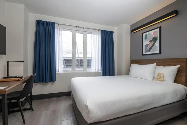 غرفة قياسية بسرير كوين، Hotel Willo 2/4