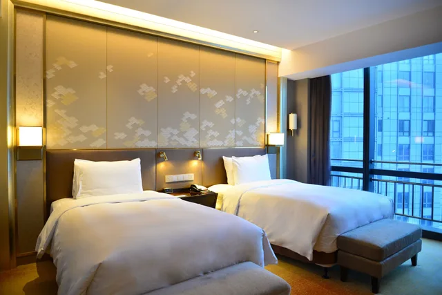 غرفة تنفيذية ركنية بسريرين مزدوجين، Hilton Yantai 1/5