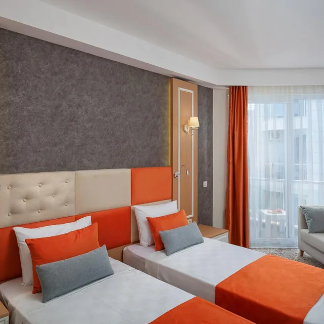 غرفة سوبيريور بإطلالة جزئية على البحر، Golden Orange Hotel 1/2