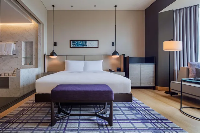 Room, King Bed, Lake View, Hilton Kuala Lumpur 2/4