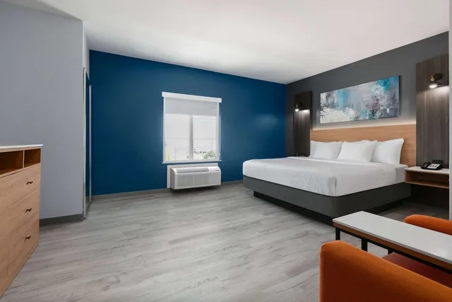 جناح ديلوكس بسرير كينج لذوي الإعاقة، La Quinta Inn and Suites by Wyndham Ft. Worth - Burleson 2/5