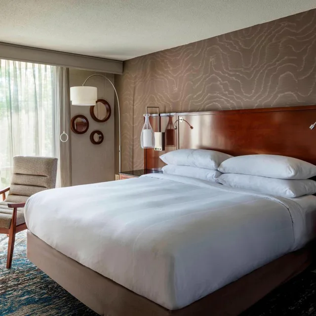Room, King Bed, Balcony, Accessible, Boston Marriott Newton 2/8