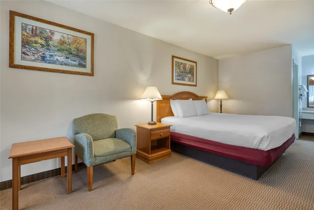 Room, King Bed, Smoking, SureStay Hotel By Best Western Leesville 2/6