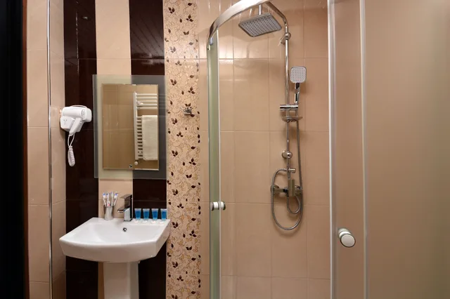 Standard, Quadruple, Queen and Twin Beds, Hotel Diamond Dat Exx Company 2/2