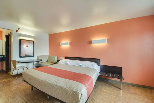 غرفة قياسية بسرير كوين لذوي الإعاقة، Motel6 Brownsville Tx North 2/4