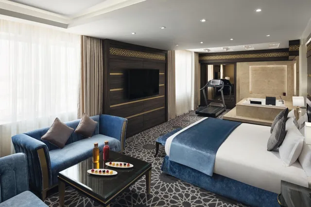 جناح ملكي بسرير كينج، موفنبيك القصيم(Movenpick Qassim) 1/3