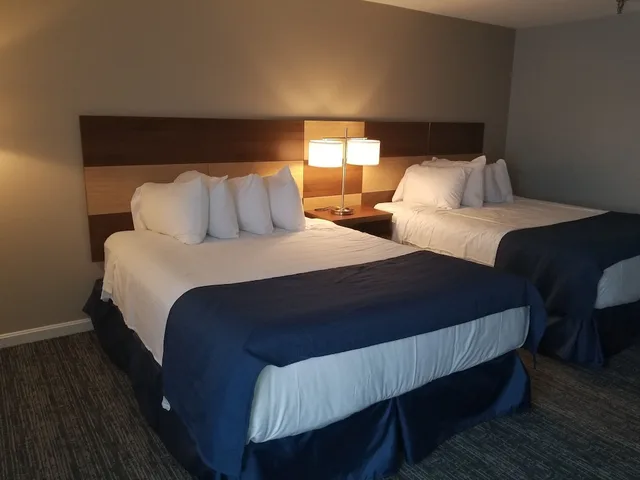 غرفة ديلوكس بسريرين كوين مع أريكة، Hampton Village Resort 2/5