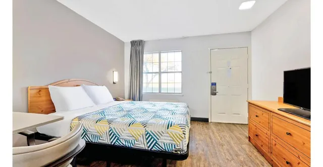 جناح بسرير كينج لغير المدخنين بمطبخ، Studio6 Arlington, TX 2/10