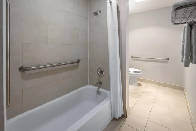 غرفة بسرير مزدوج لذوي الإعاقة، Microtel Inn Suites By Wyndham Albany Airport 2/3