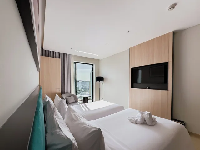 غرفة عائلية بسرير كوين وسريرين منفصلين بإطلالة على الجبل، December Hotel 4/10