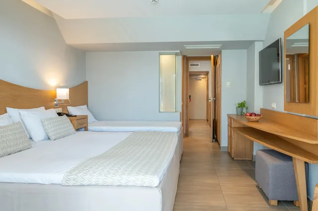 Family Room 2 Sleeping Areas Garden View / Land View، Lyttos Beach Hotel 1/4