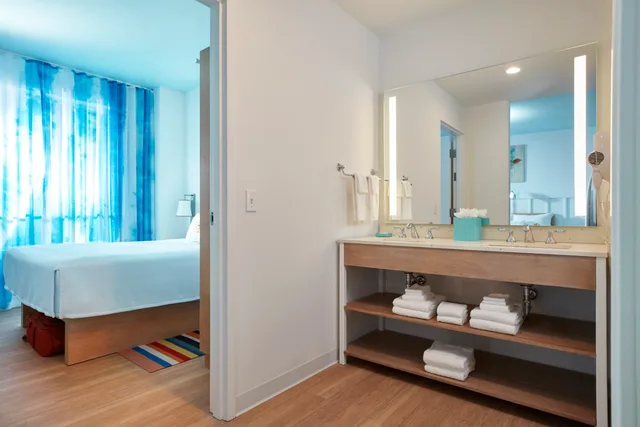 جناح بإطلالة على المسبح بغرفتي نوم، Universal's Endless Summer Resort - Surfside Inn and Suites 5/5