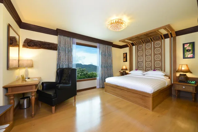 Grand, Deluxe, Peak Nimman Prestige Hotel 2/10