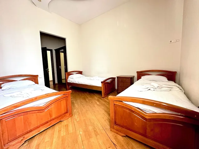 غرفة عائلية رباعية بسرير كوين وسريرين منفصلين، Bella Hotel 1/10