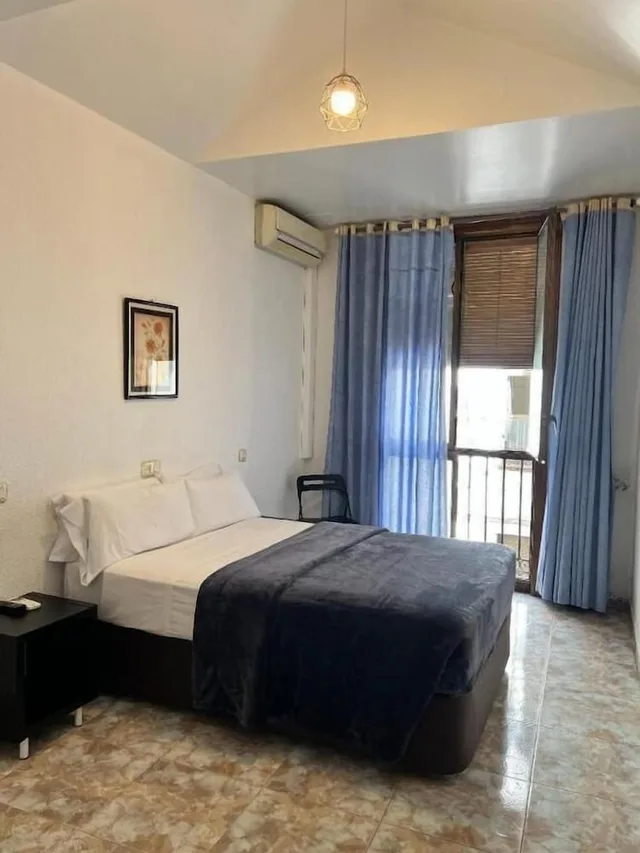 غرفة بسرير مزدوج بحمام خاص، Hostal Palacios Fuencarral 2/10