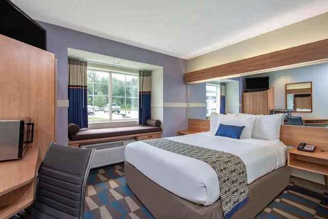 غرفة بسرير كوين، Microtel Inn Suites By Wyndham Lillington Near Campbell U 1/1