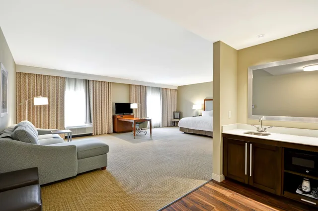 جناح استوديو بسرير كينج مع أريكة، Hampton Inn And Suites Charleston Airport 4/9