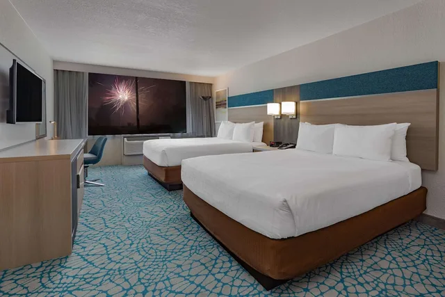 Standard, 2 Queen Beds, Bath and Shower, Holiday Inn Resort Kissimmee by the Parks 1/4