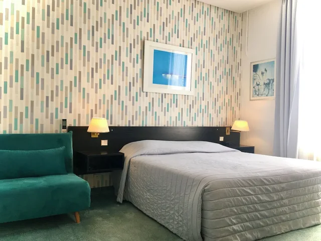 غرفة قياسية بسرير مزدوج بشرفة، Hôtel Des Mimosas 4/7