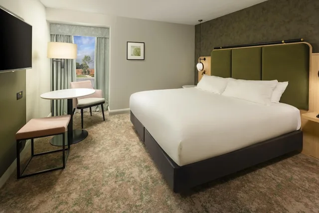 غرفة بسرير كينج بإطلالة على الحديقة، DoubleTree by Hilton Hotel & Spa Chester 3/10