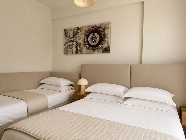 غرفة ثلاثية بسرير مزدوج مع أريكة، Sofotel 2/10