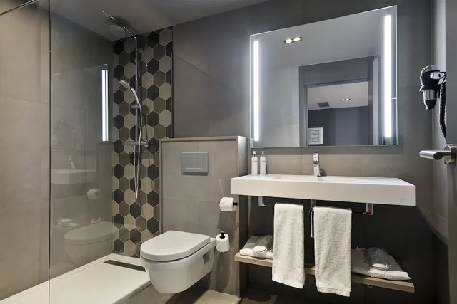 غرفة بزنس بسريرين منفصلين بشرفة، Hotel Upper Diagonal 3/4