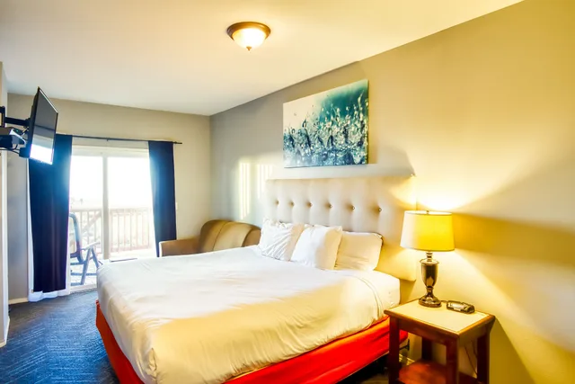 Suite, King Bed, Ocean Front, Sofa, Kitchen، Inn at the Prom 4/8