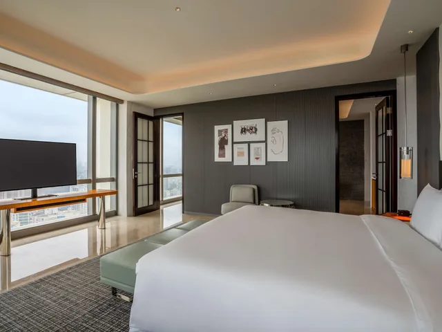 جناح بريستيج بسرير كينج بإطلالة على البحر، Sofitel Haikou Hotel 1/10