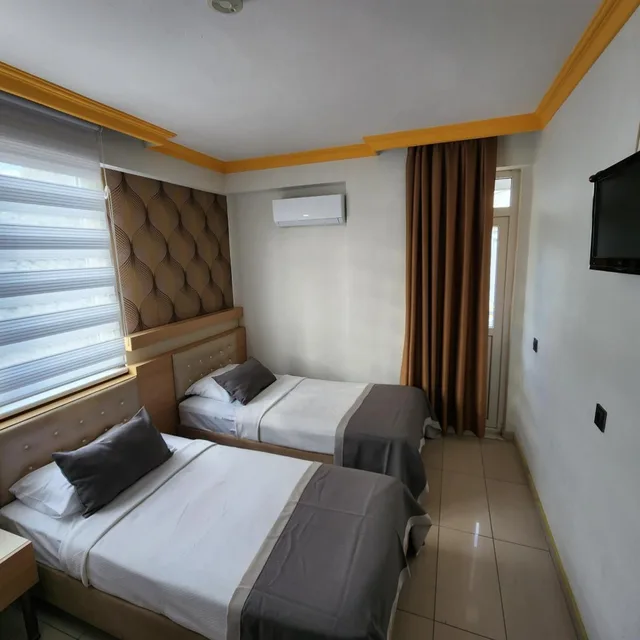 غرفة قياسية ثلاثية، Gunduz Otel 3/9