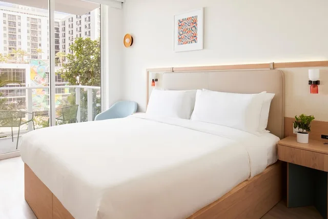 Room, King Bed, Balcony, Arlo Wynwood 1/7