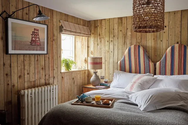 Room, Double or Twin Bed, Artist Residence 1/7
