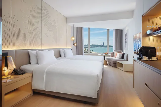 Royal, Rock, King Bed, Sea View, Hard Rock Hotel Pattaya 2/10