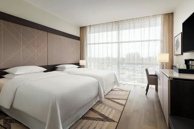 غرفة تنفيذية بسريرين كوين، Sheraton Milan Malpensa Airport Hotel & Conference Centre 2/6