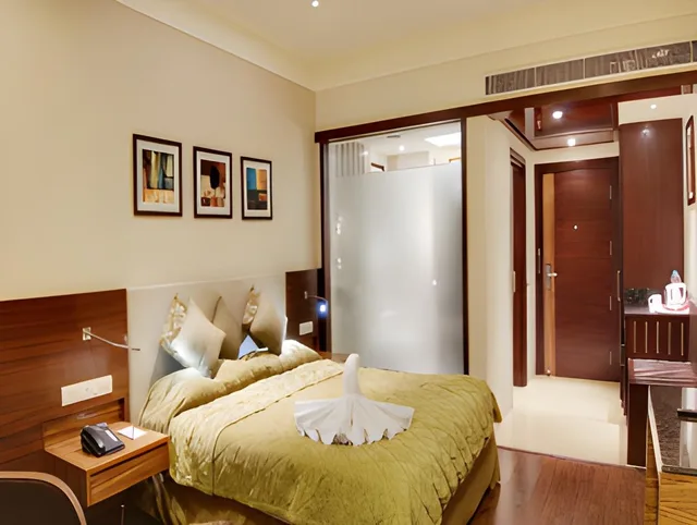 Deluxe, King Bed, The Golden Palms Hotel Spa Delhi 2/3