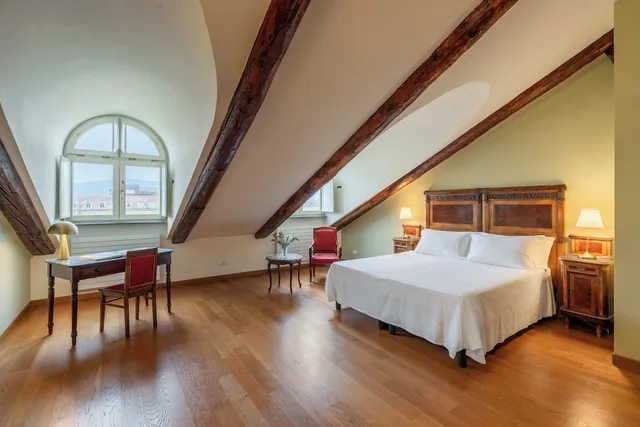 غرفة كومفورت رباعية بسرير مزدوج مع أريكة، Hotel Roma E Rocca Cavour 1/8