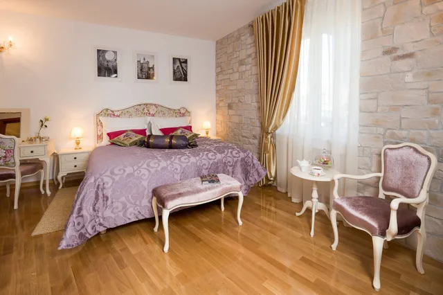غرفة بريميوم بسرير كينج بإطلالة على المدينة بشرفة، Priska Heritage Rooms 3/4