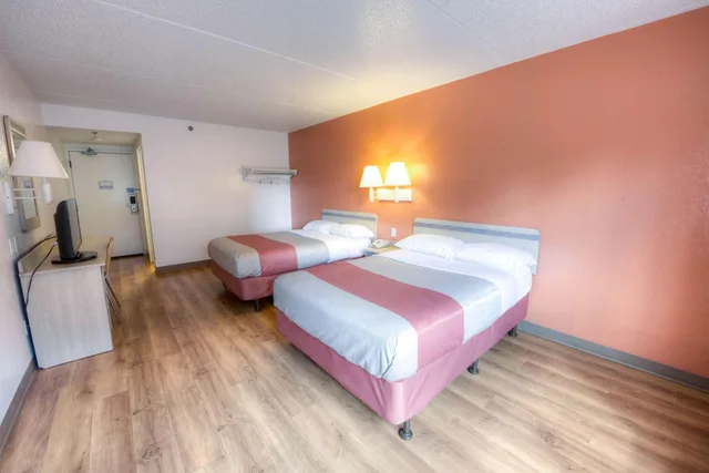 غرفة ديلوكس رباعية للمدخنين، Motel6 Branford, CT - New Haven 8/10