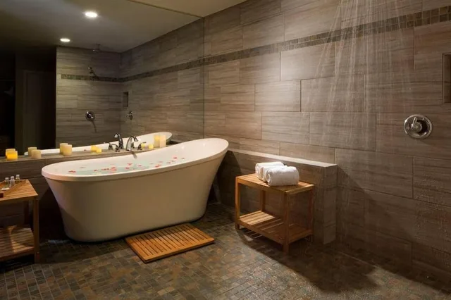 Watermarc, King Bed، Postmarc Hotel And Spa Suites 7/10