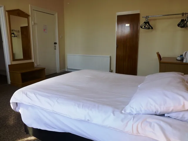 5 Rooms, Family, Twin Beds, Sofa، OYO Esplanade Hotel 6/10