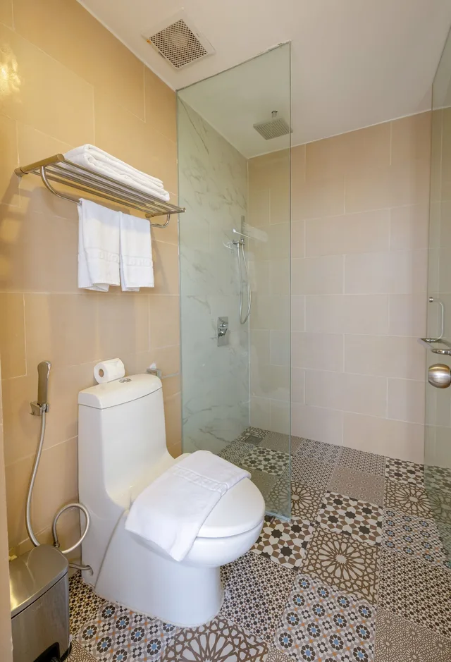 Superior, 1 Double and 1 Single Bed, No Window، Kova Diamond Hotel Da Nang 6/6
