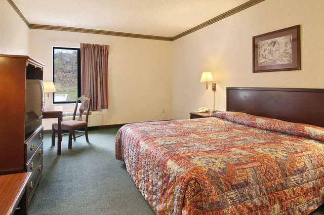 استوديو بسرير كينج، Days Inn By Wyndham Jefferson City 1/1