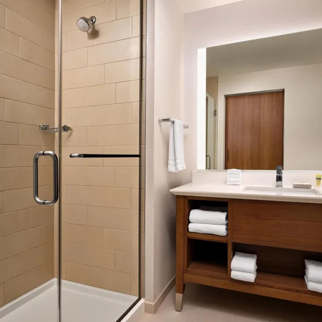 Family Suite, 1 King and 2 Bunk Beds, Sofa, Element Anaheim Resort Convention Center 6/10