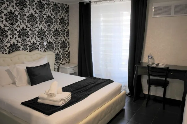غرفة ثلاثية بسرير مزدوج وسرير فردي، Hotel Des Congres Et Festivals 1/10