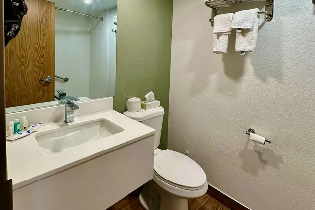 غرفة بسرير كوين، Quality Inn & Suites Albany Airport 5/6
