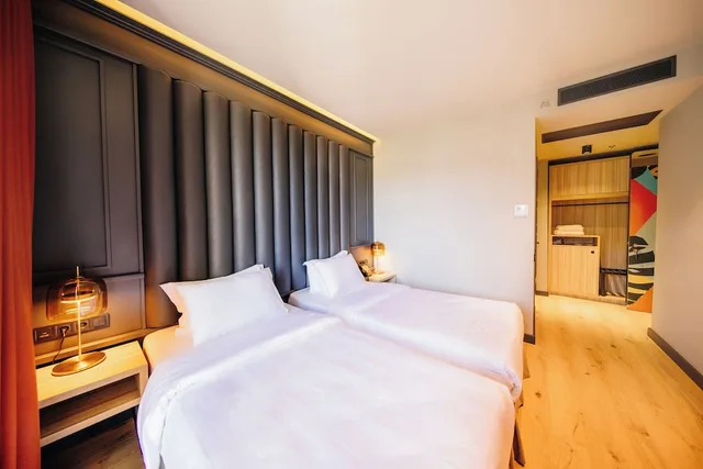 غرفة رومانسية بسرير كينج بإطلالة على النهر بحوض استحمام، Sandali Metekhi Boutique hotel 2/8