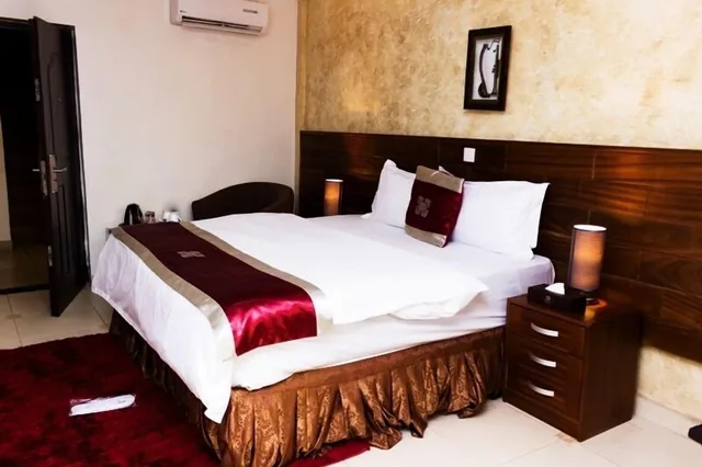 غرفة قياسية بسرير مزدوج، Airport West Hotel 3/10